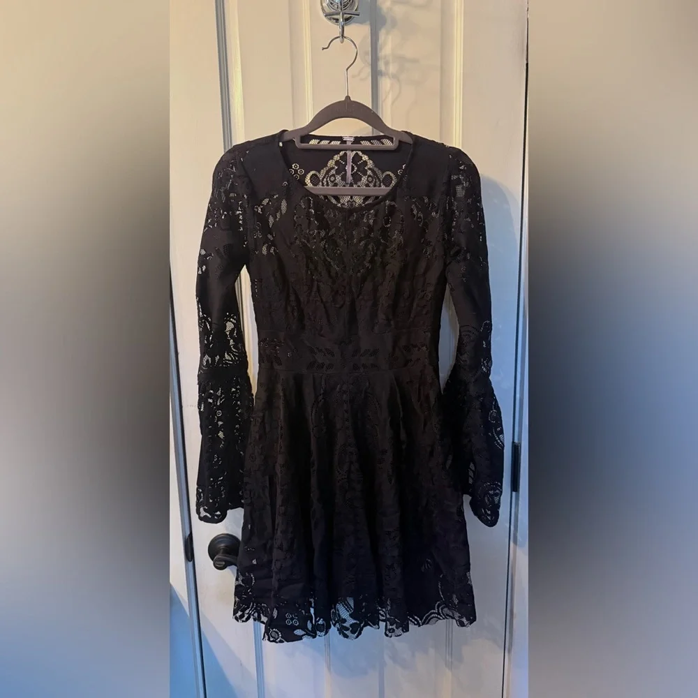 FREE PEOPLE LOVERS FOLK SONG SPANISH LACE MINI DRESS BLACK SIZE 2 MINT CONDITION - Picture 7 of 15